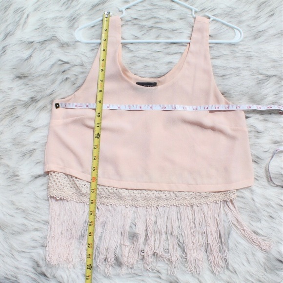 Gorgeous flirty blouse! - Picture 2 of 2